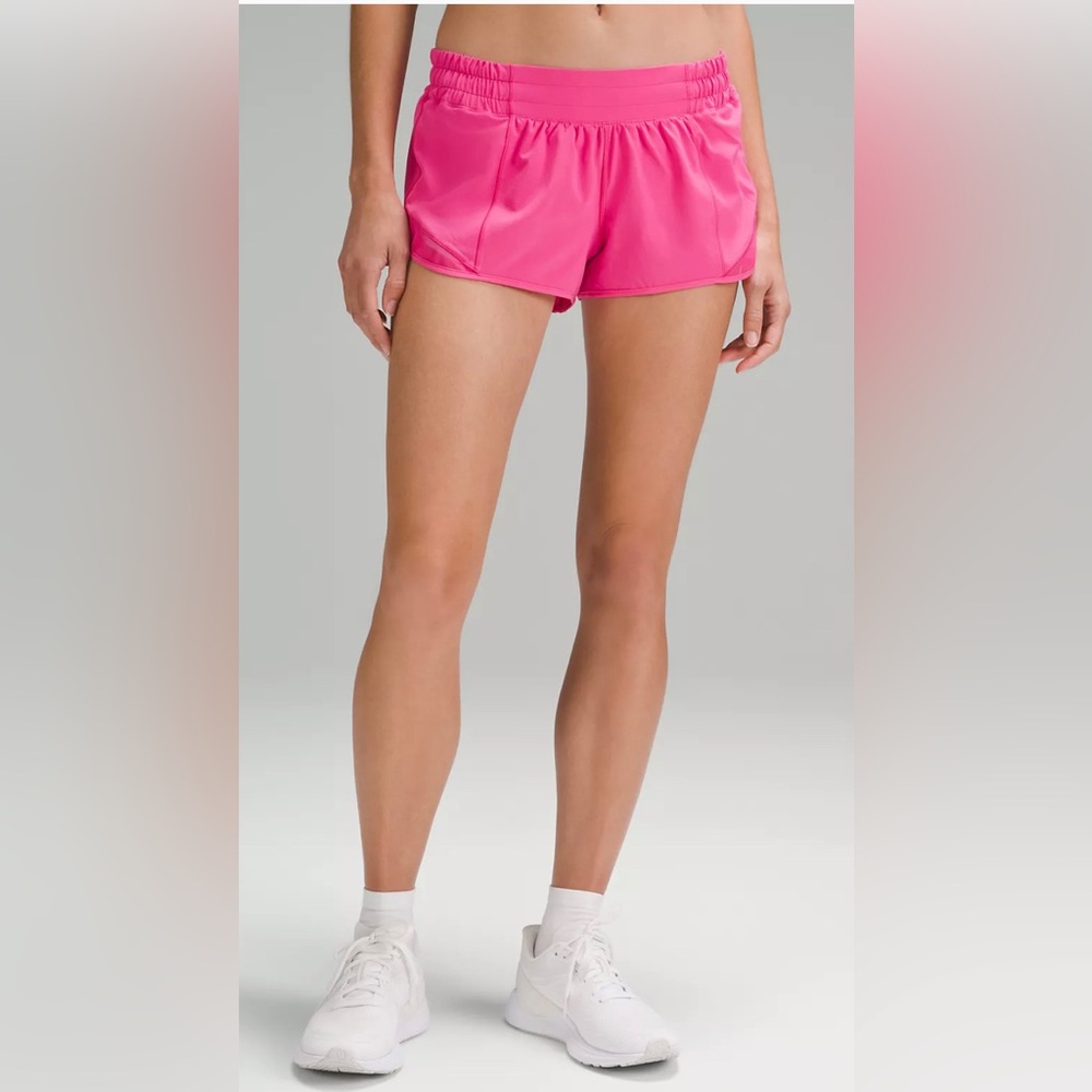 Lululemon SONIC PINK Hotty Hot Low-Rise Lined Short 2.5"